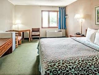 Bridgepointe & By Bphotels, Council Bluffs, Omaha Area Hotel Council Bluffs