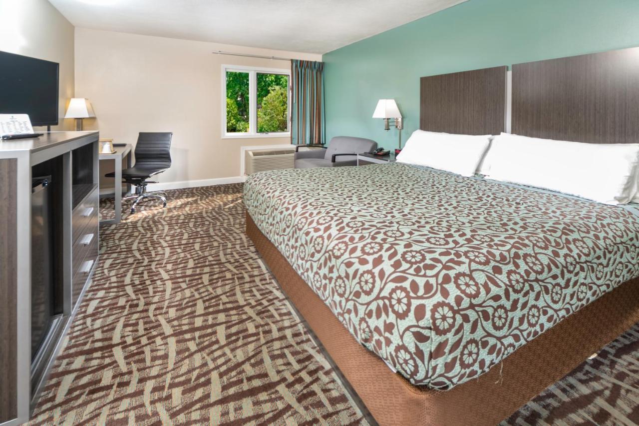 Hotel Bridgepointe & By Bphotels, Council Bluffs, Omaha Area Council Bluffs