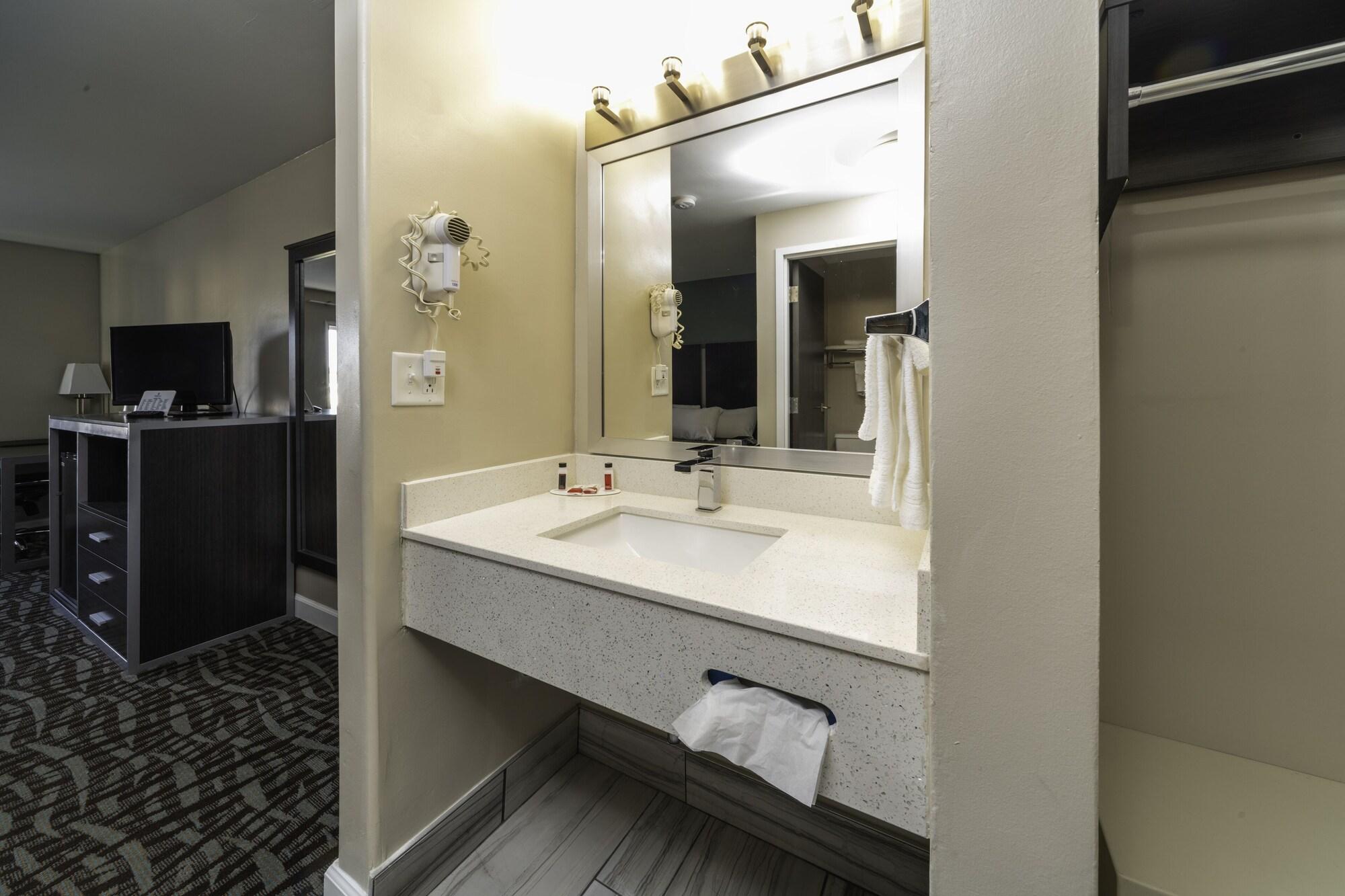 Bridgepointe & By Bphotels, Council Bluffs, Omaha Area 2*